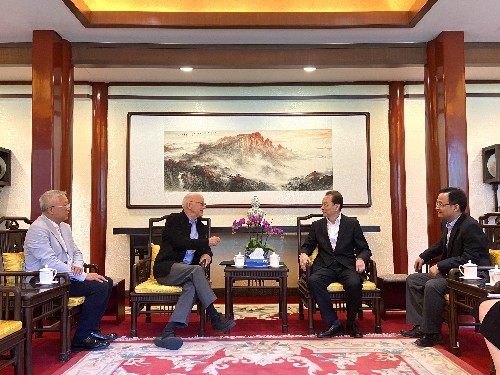王超会长会见美中关系全国委员会会长欧伦斯